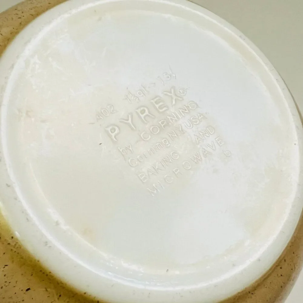 PYREX Speckled Beige/Tan Blue Floral Homestead 402 Mixing Bowl 1 1/2 Qt